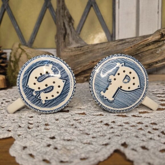 Vintage Salt & Pepper Shakers - Picture 5 of 12